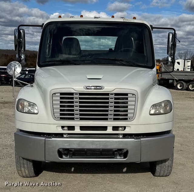 Image of Freightliner M2 equipment image 1