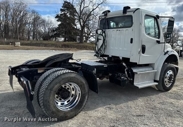 Image of Freightliner M2 equipment image 4