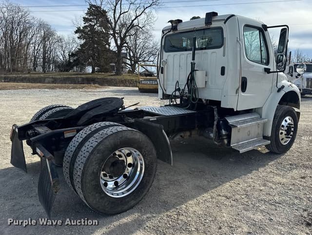 Image of Freightliner M2 equipment image 4