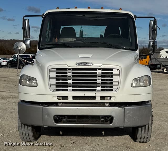 Image of Freightliner M2 equipment image 1