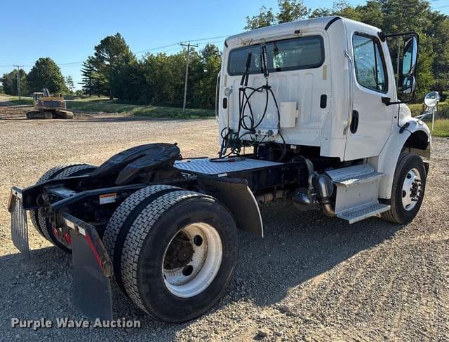 Image of Freightliner M2 equipment image 4
