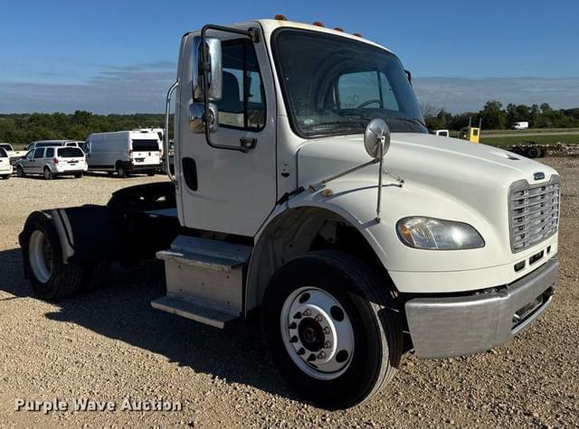 Image of Freightliner M2 equipment image 2