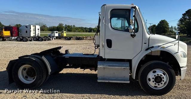 Image of Freightliner M2 equipment image 3