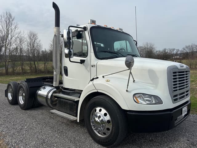 Image of Freightliner M2 equipment image 2