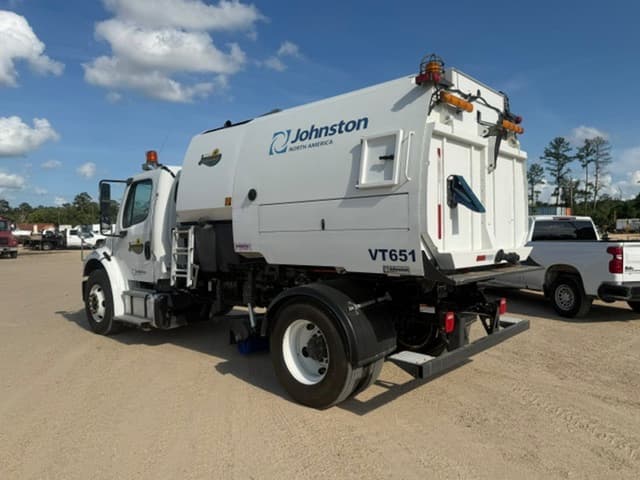 Image of Freightliner M2 equipment image 3