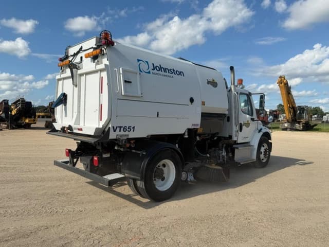 Image of Freightliner M2 equipment image 2