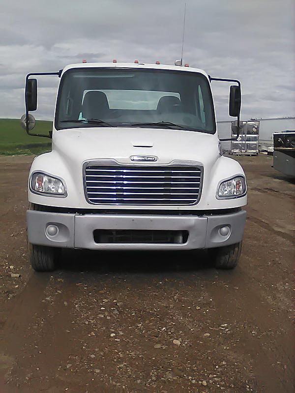 Image of Freightliner M2 equipment image 2