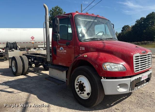Image of Freightliner M2 equipment image 2