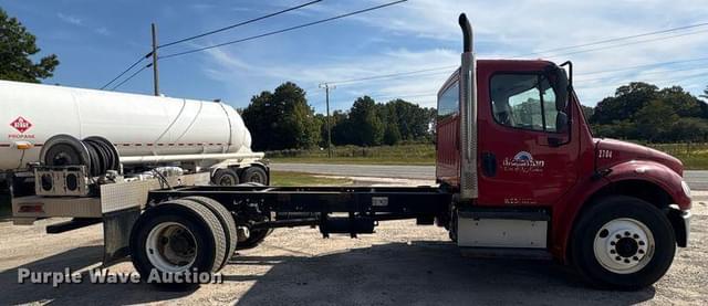 Image of Freightliner M2 equipment image 3