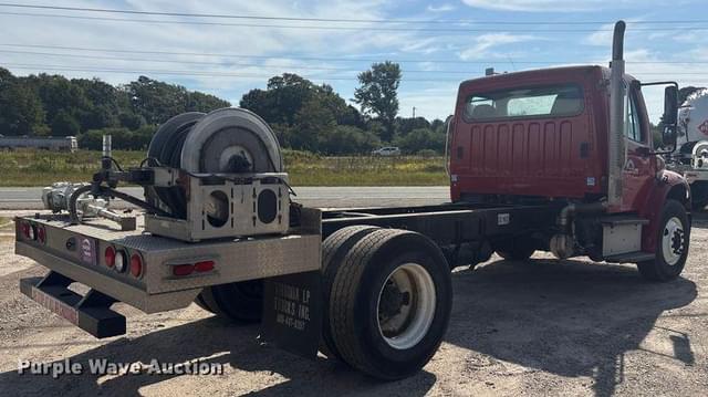 Image of Freightliner M2 equipment image 4