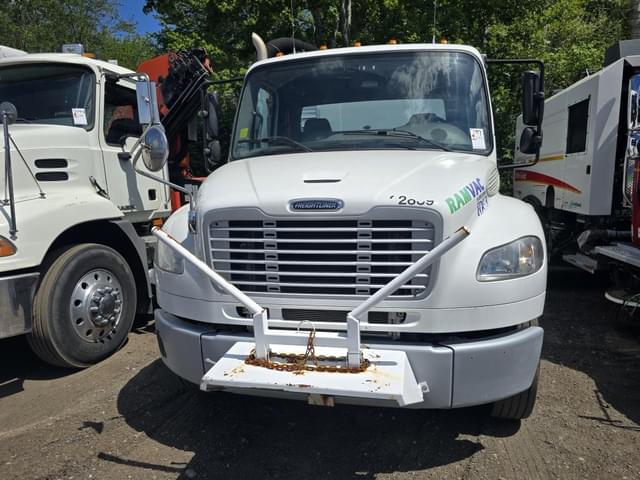 Image of Freightliner M2 equipment image 2