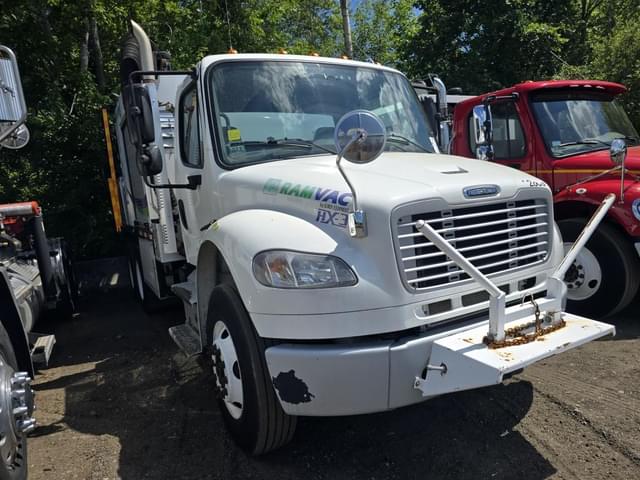 Image of Freightliner M2 equipment image 3