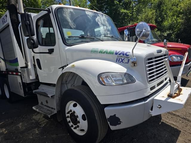 Image of Freightliner M2 equipment image 4