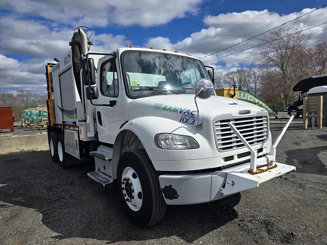 Image of Freightliner M2 equipment image 2