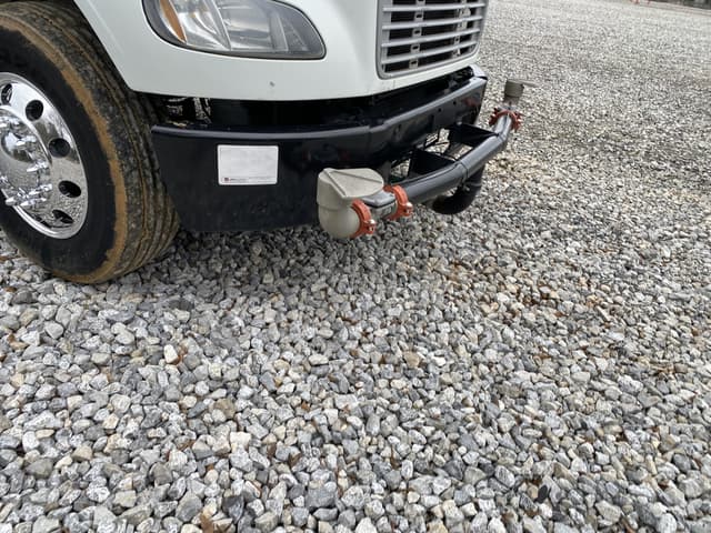 Image of Freightliner M2 equipment image 4