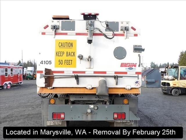 Image of Freightliner M2106 equipment image 1