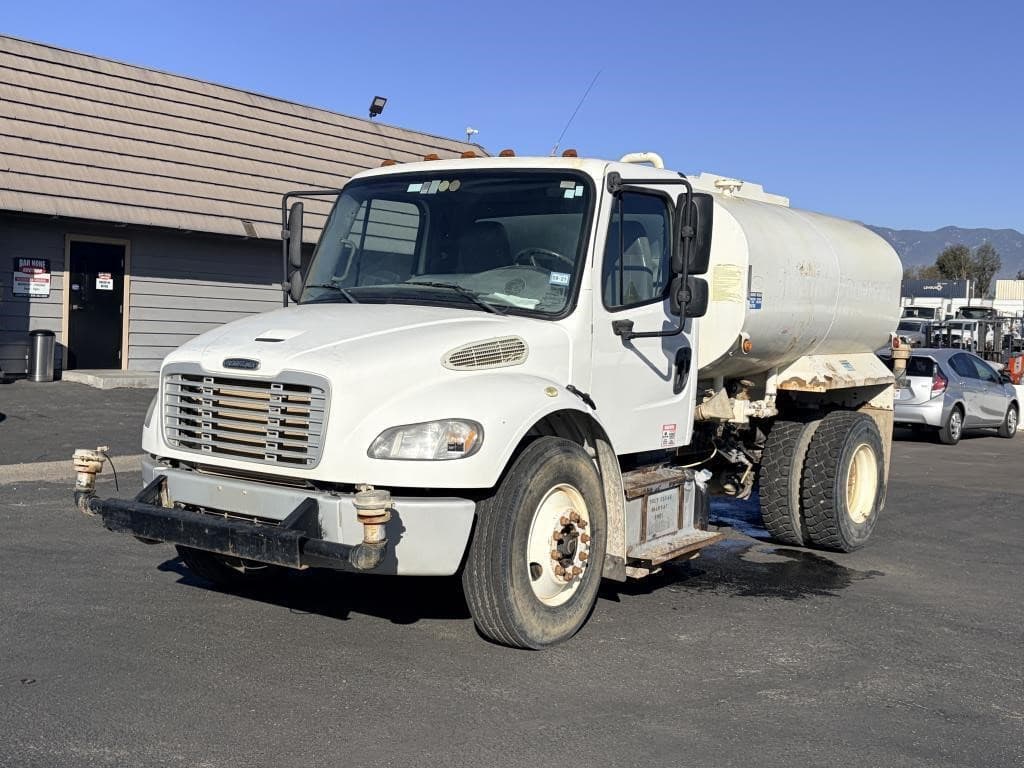 Image of Freightliner M2106 Primary image