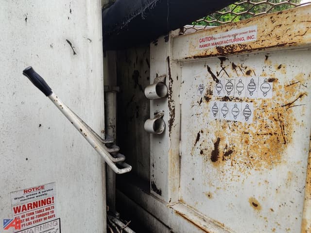 Image of Freightliner M2 112 equipment image 4