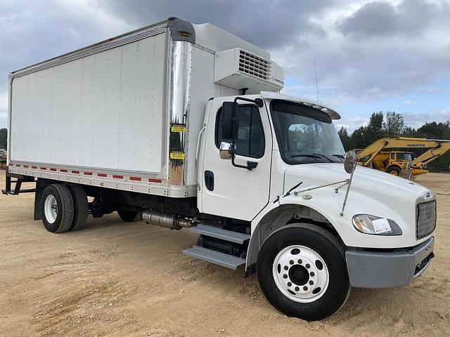 Image of Freightliner M2 equipment image 4