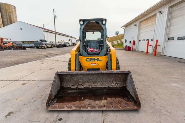 Image of Gehl R220 equipment image 3