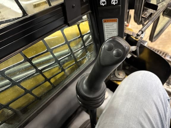 Image of Gehl R165 equipment image 2