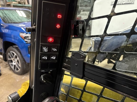 Image of Gehl R165 equipment image 3