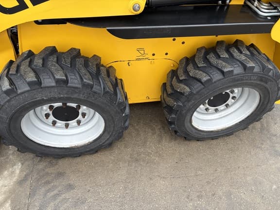 Image of Gehl R165 equipment image 2