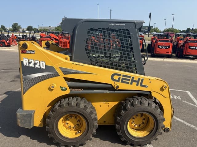 Image of Gehl R220 equipment image 4