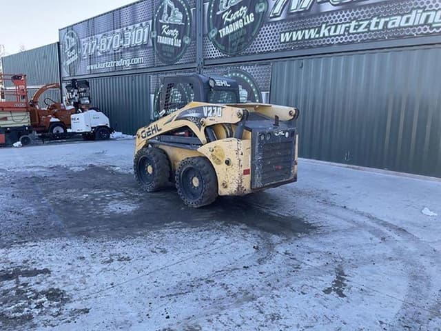 Image of Gehl V270 equipment image 1