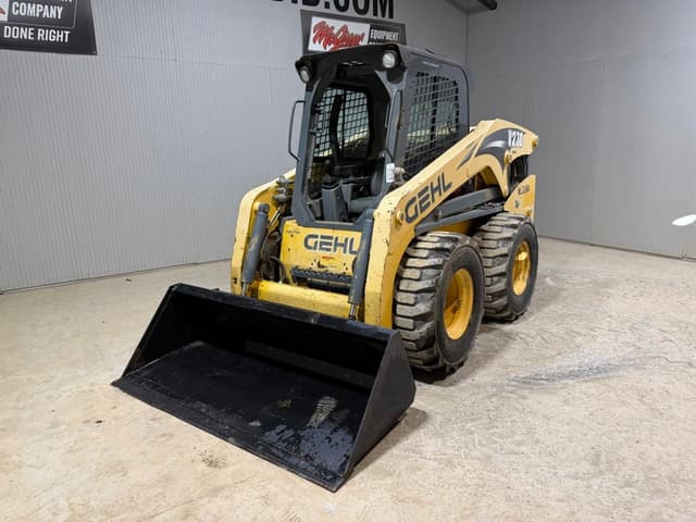 Image of Gehl V270 equipment image 1