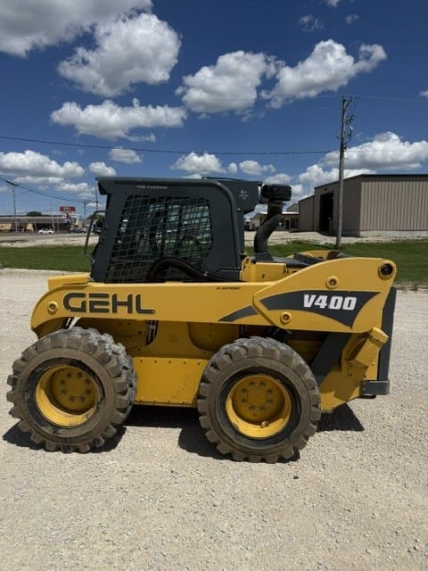 2015 Gehl V400 Equipment Image0
