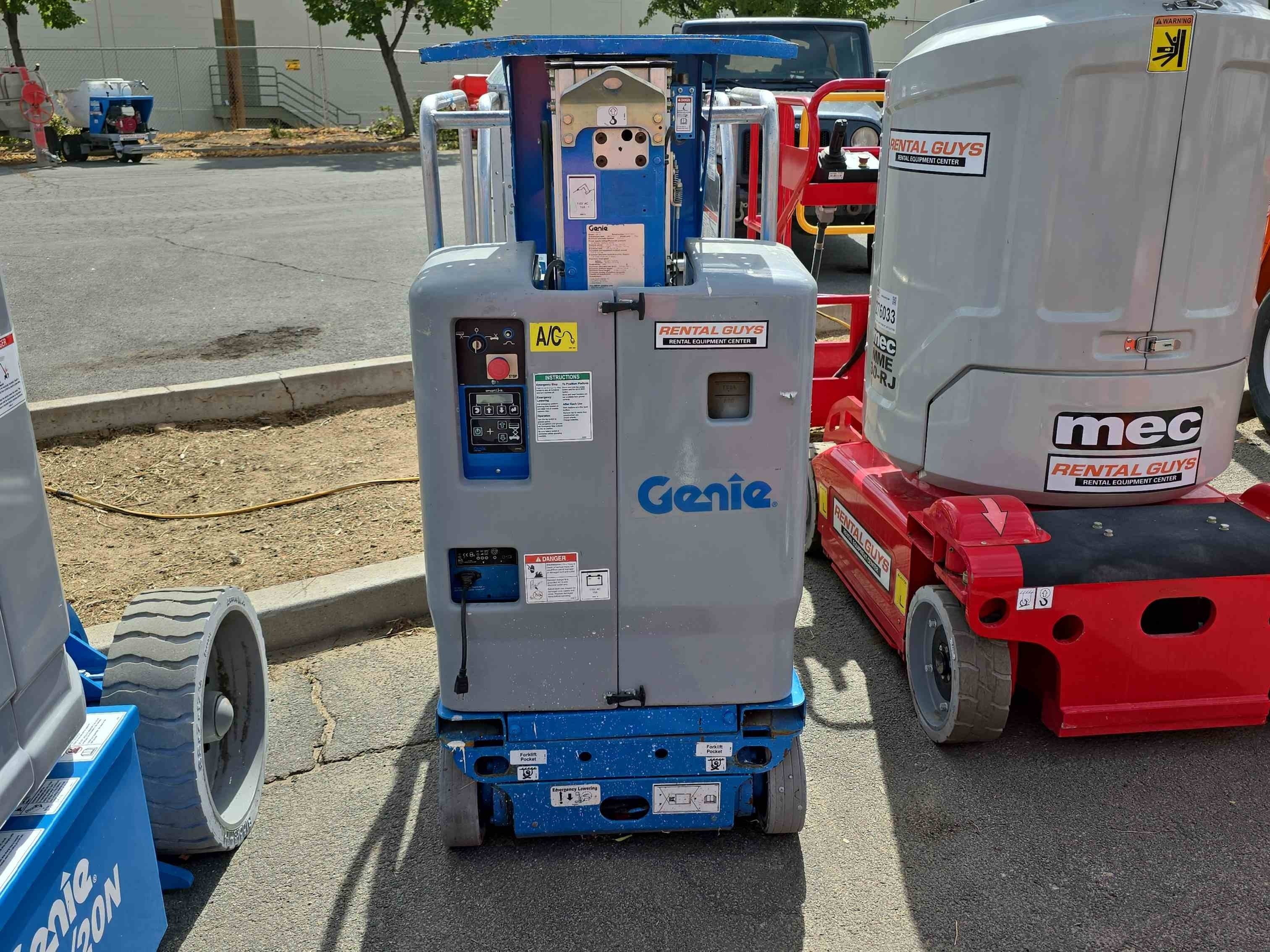 2015 Genie GR-12 Equipment Image0