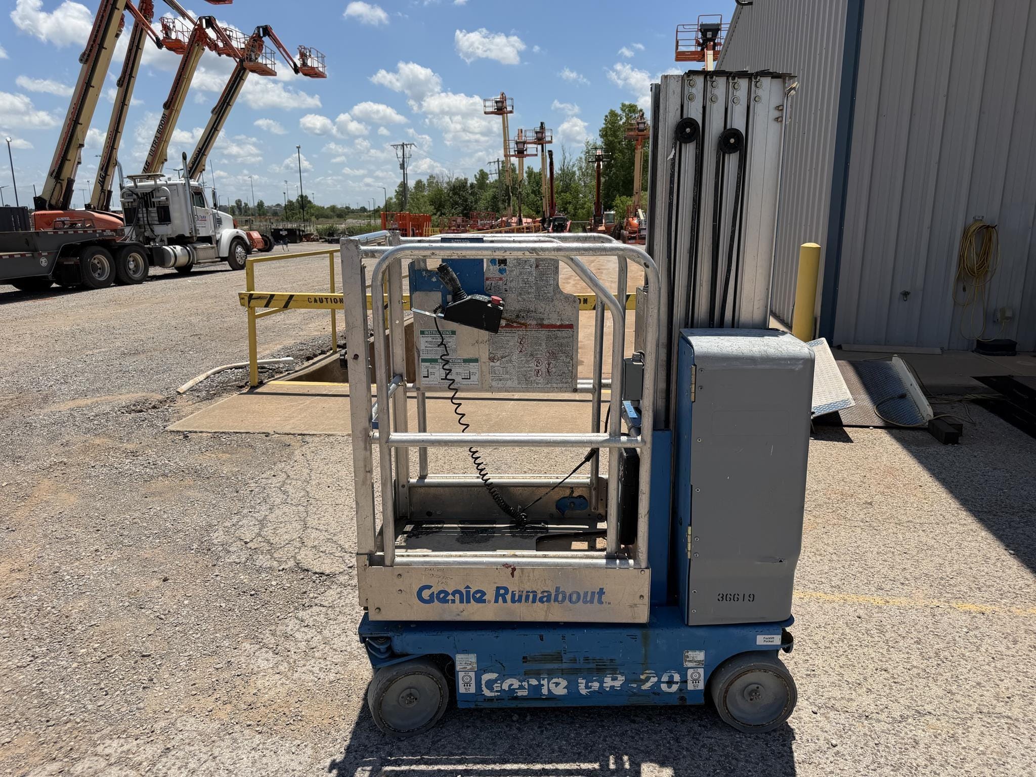 2015 Genie GR-20 Equipment Image0