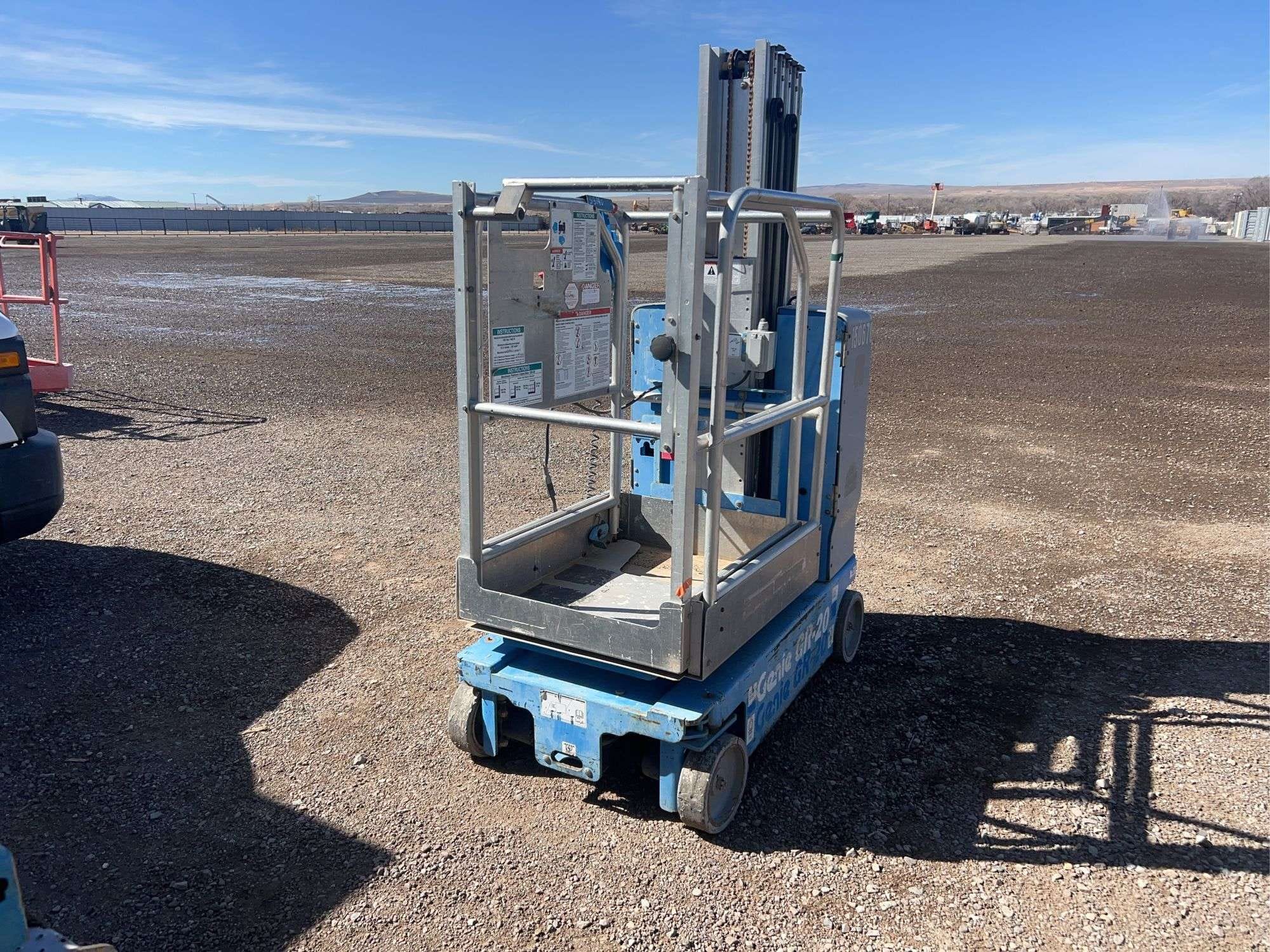 2015 Genie GR-20 Equipment Image0