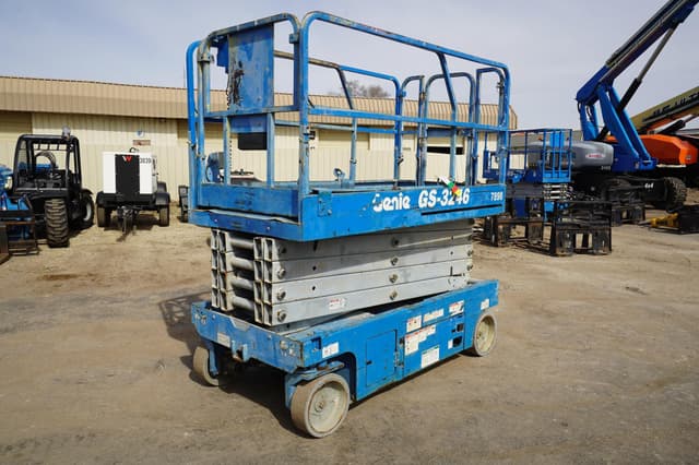 Image of Genie GS3246 equipment image 2