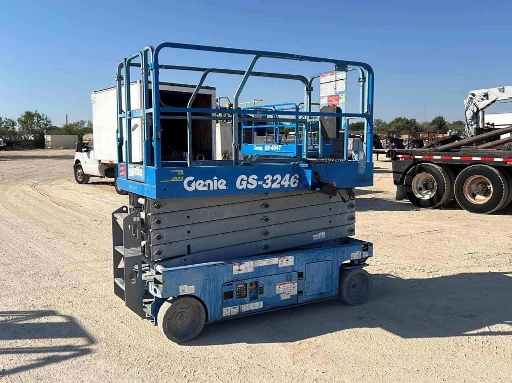 2015 Genie GS3246 Equipment Image0