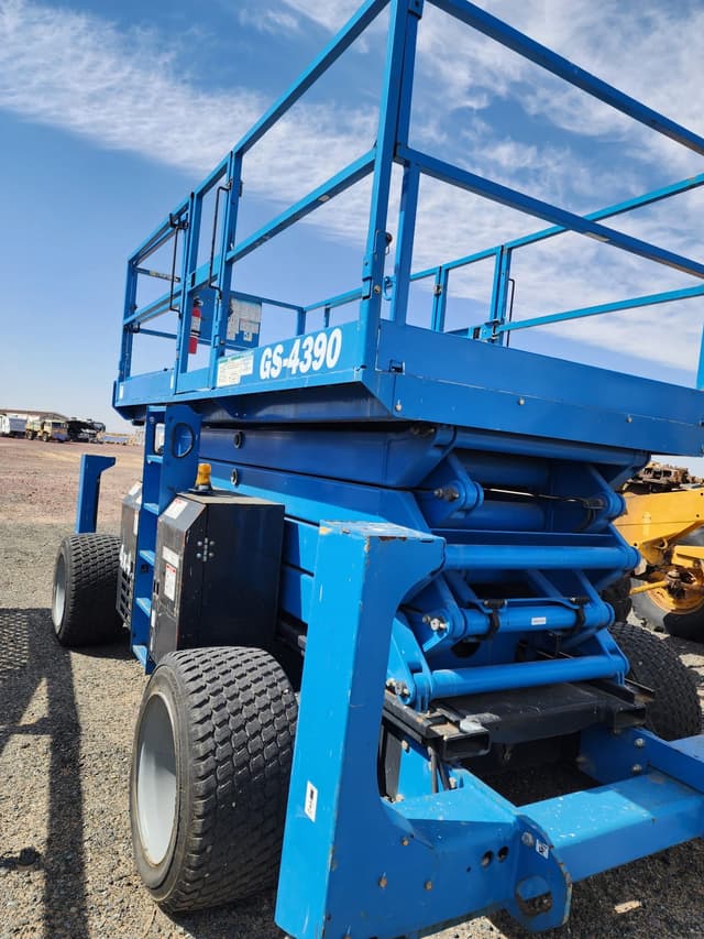 Image of Genie GS-4390 equipment image 2