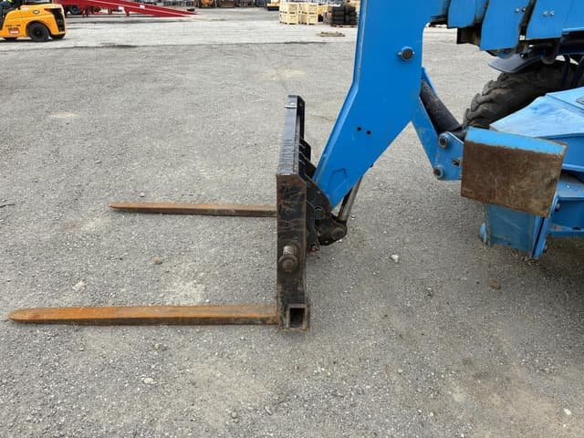 Image of Genie GTH-1056 equipment image 4