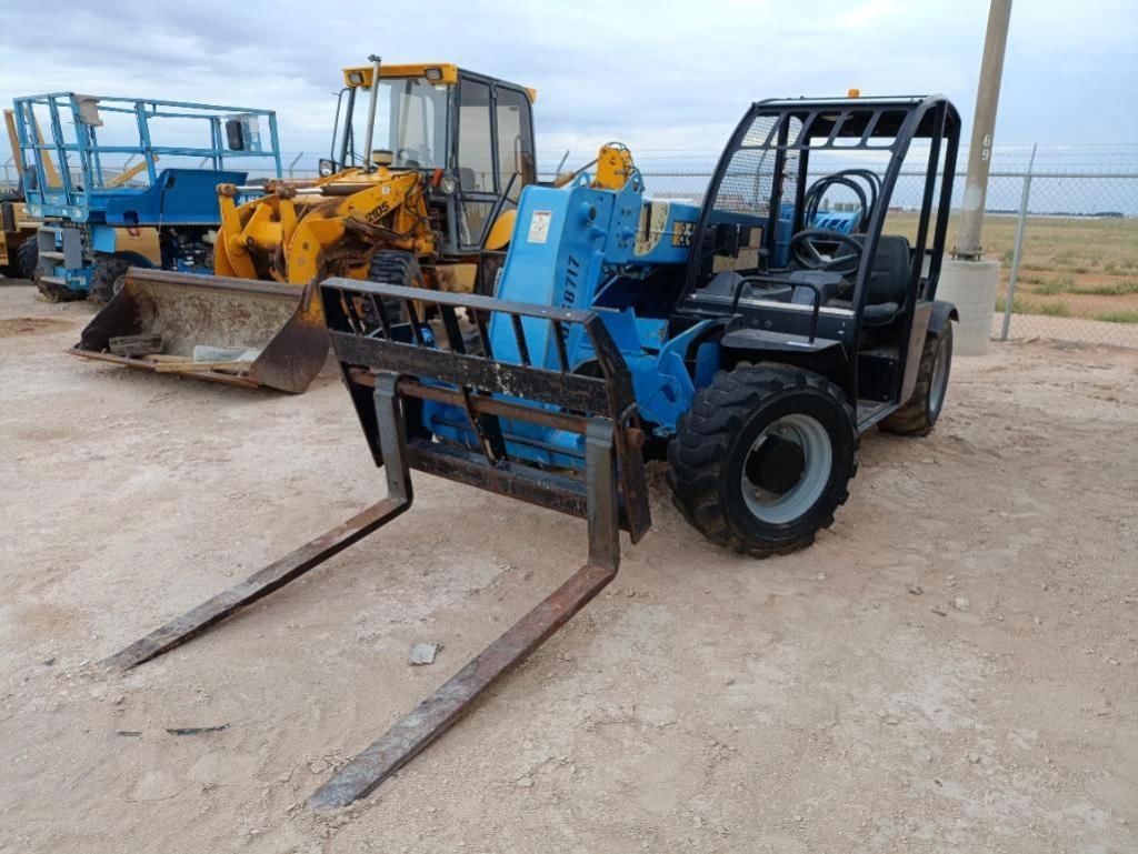 2015 Genie GTH-5519 Equipment Image0