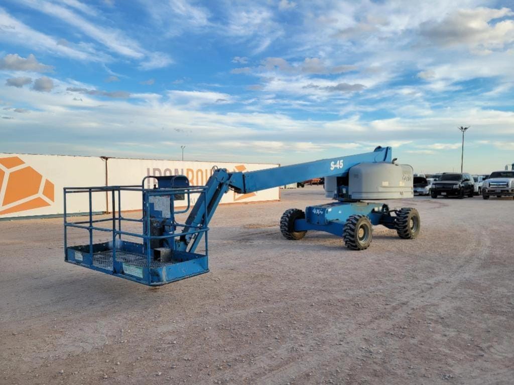2015 Genie S-45 Equipment Image0