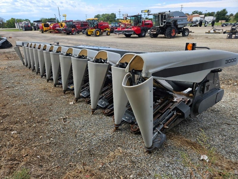 2015 Gleaner 3000 Equipment Image0