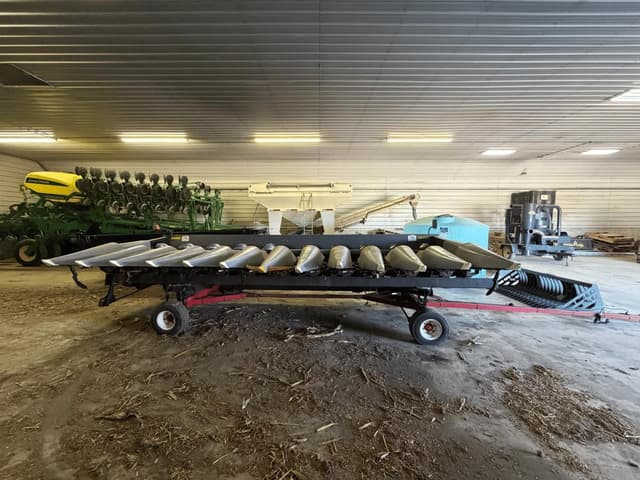 Image of Gleaner 3000 equipment image 3