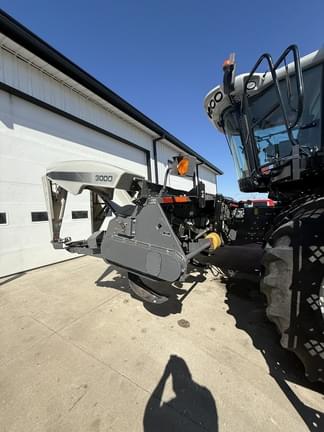 Image of Gleaner 3000 equipment image 2