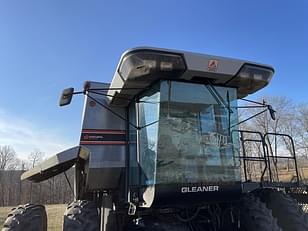 Main image Gleaner R62 3