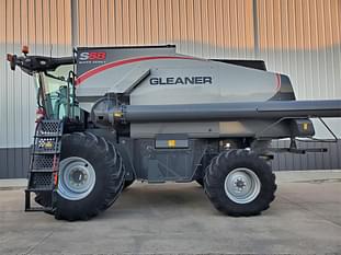 2015 Gleaner S68 Equipment Image0