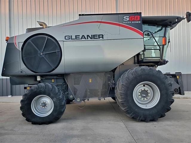 Image of Gleaner S68 equipment image 1