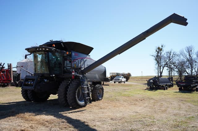 Image of Gleaner S78 equipment image 1