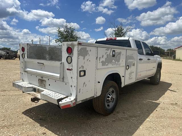 Image of GMC 2500HD equipment image 4