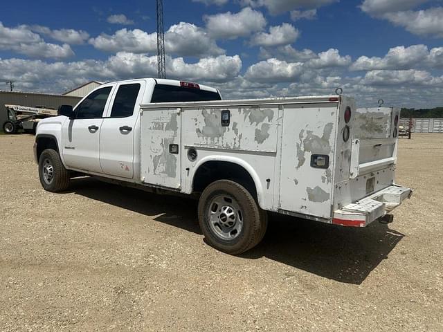 Image of GMC 2500HD equipment image 2