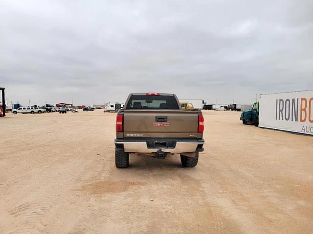 Image of GMC 2500HD equipment image 3
